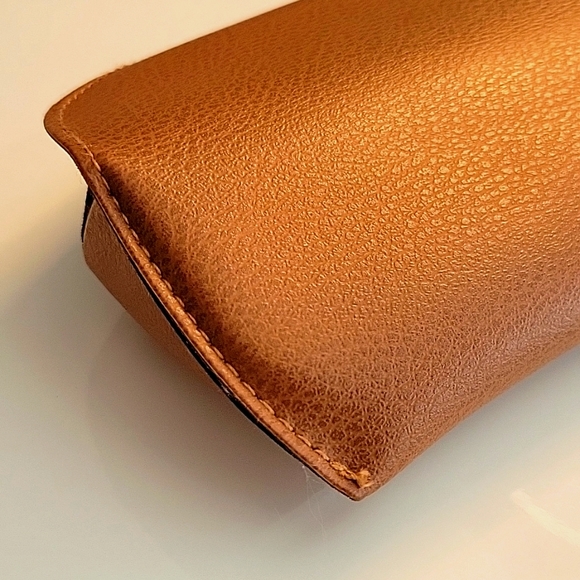 RAY BAN by LUXOTICA Faux Leather Brown Pebble Sunglass Case - UNISEX - EUC - Picture 12 of 15